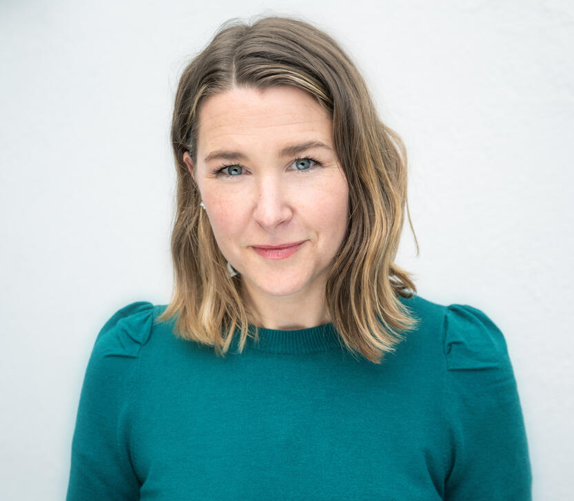 Anne Gill Headshot 1