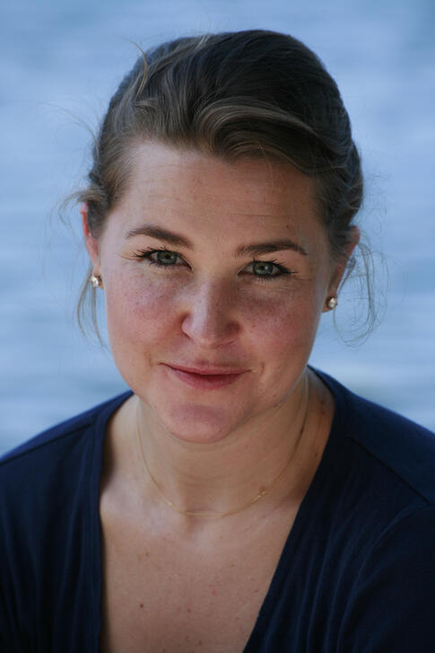 Anne Gill Headshot 3